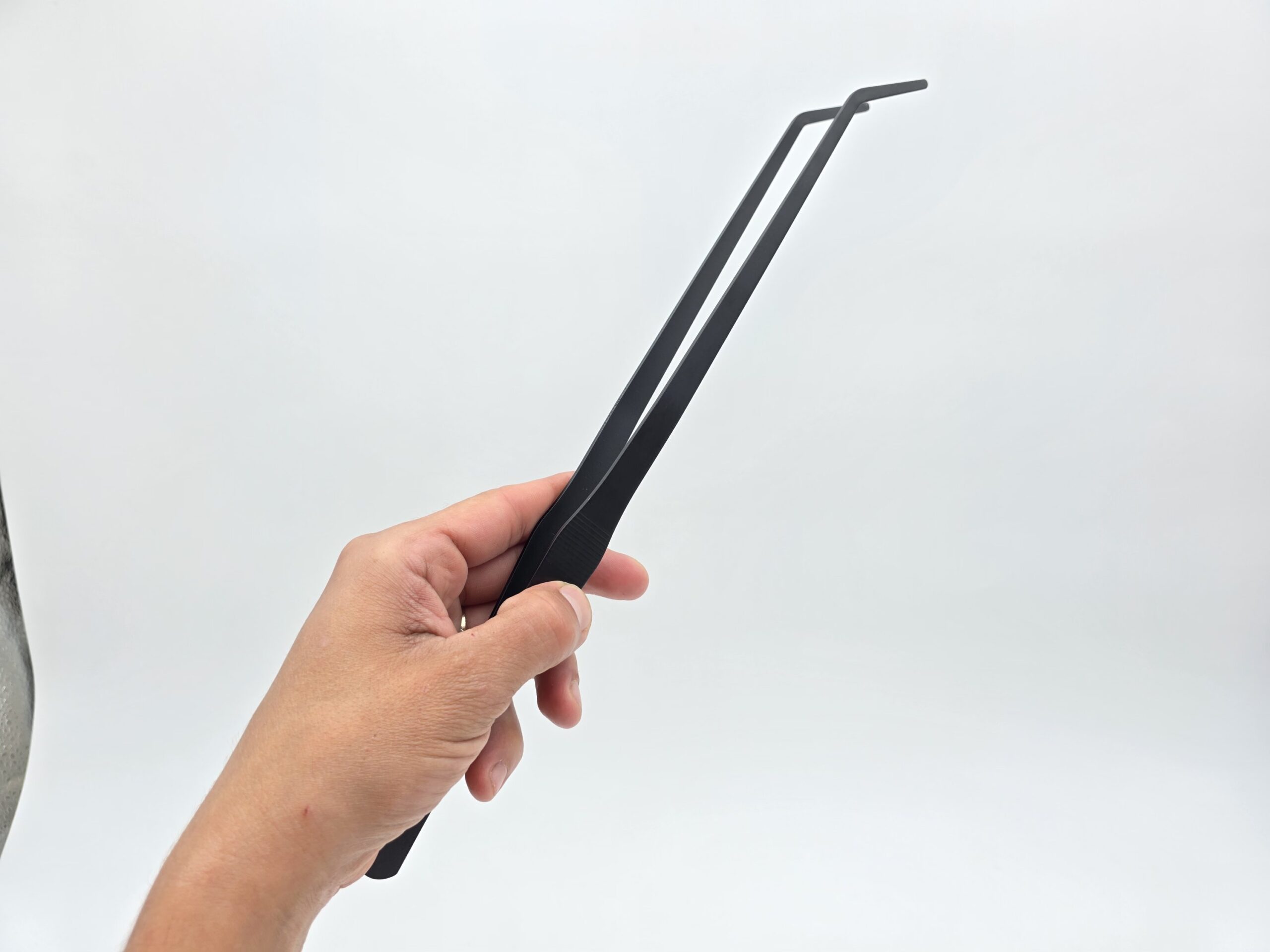 Pince nourrissage 37 cm noir courbé